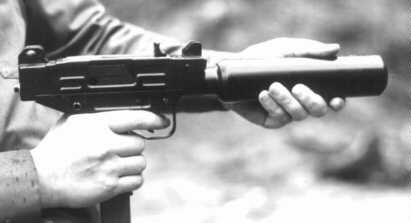 uzi submachine gun with silencer